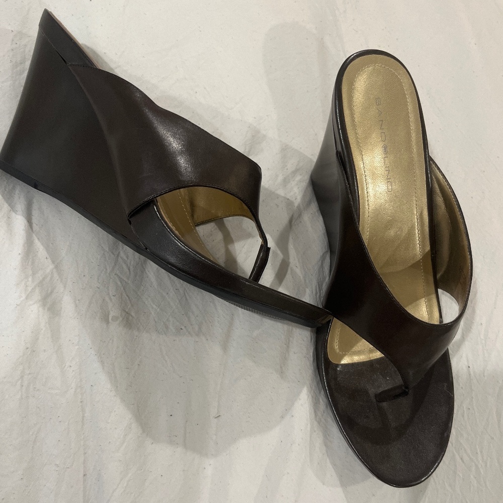 Bandolino chocolate brown wedge sandals